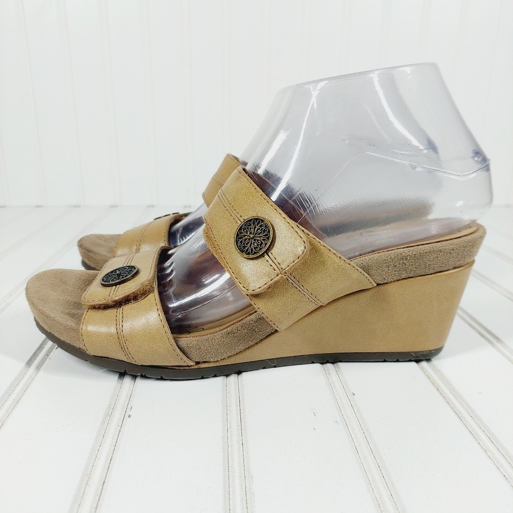Trendsetter Willa Tan Wedge Sandals F786